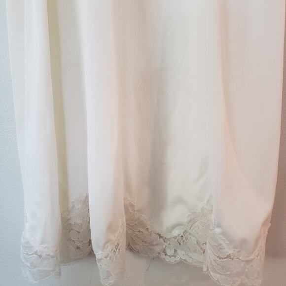 Vintage Nylon Slip Chemise with Lace 36 - Picture 6 of 10